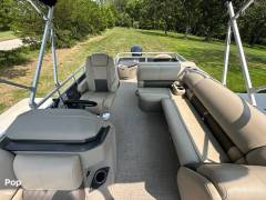 2025 Tracker Fishin' 20 Barge DLX, $ 32,000.00