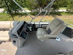 2025 Tracker Fishin' 20 Barge DLX, $ 32,000.00