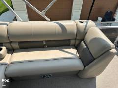 2025 Tracker Fishin' 20 Barge DLX, $ 32,000.00