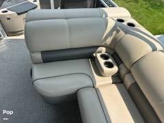 2025 Tracker Fishin' 20 Barge DLX, $ 32,000.00