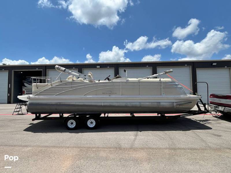 2015 Bennington 2575 QCW-I/O, $ 58,495.00