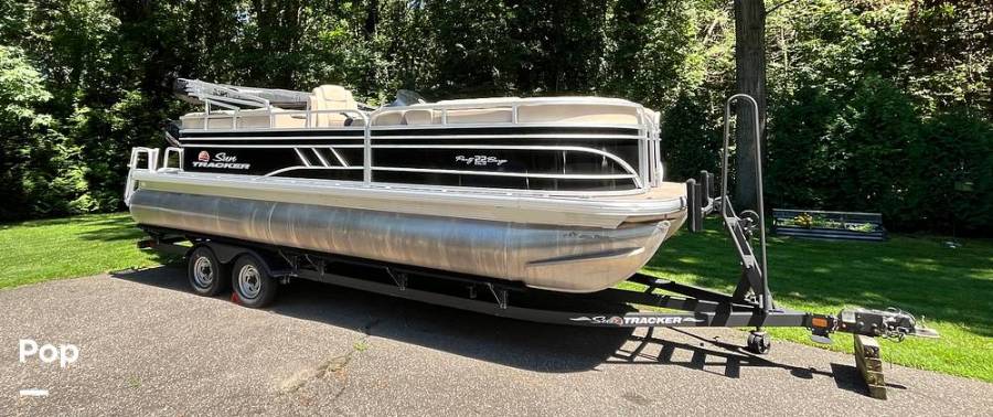 2021 Sun Tracker Party Barge 22 RF DLX, $ 36,700.00