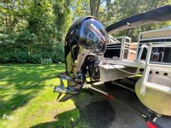 2021 Sun Tracker Party Barge 22 RF DLX, $ 36,700.00