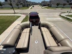 2021 Sun Tracker Party Barge 22 RF DLX, $ 32,500.00