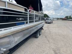 2021 Sun Tracker Party Barge 22 RF DLX, $ 32,500.00