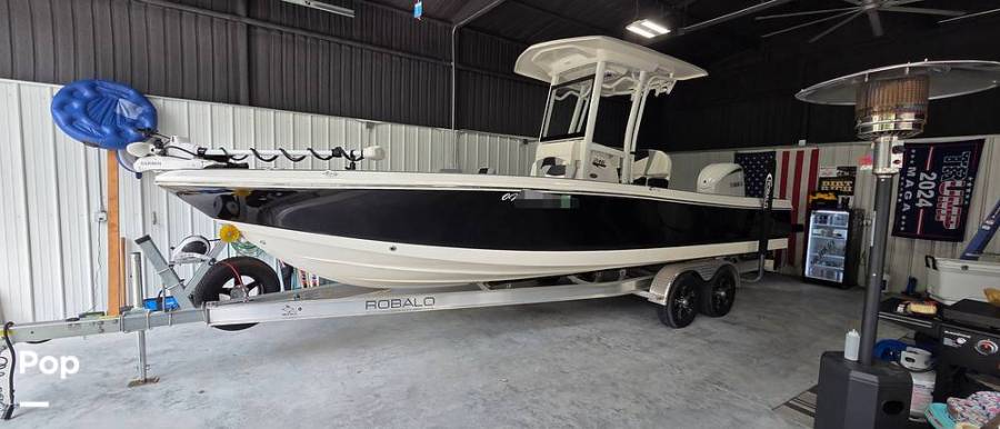 2023 Robalo 246 Cayman, $ 129,500.00