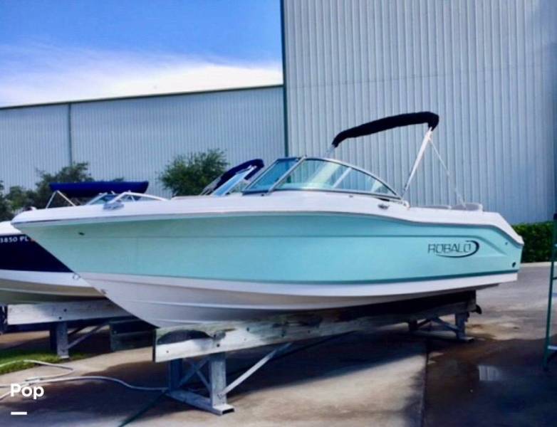 2019 Robalo R207 Dual Console, $ 39,000.00