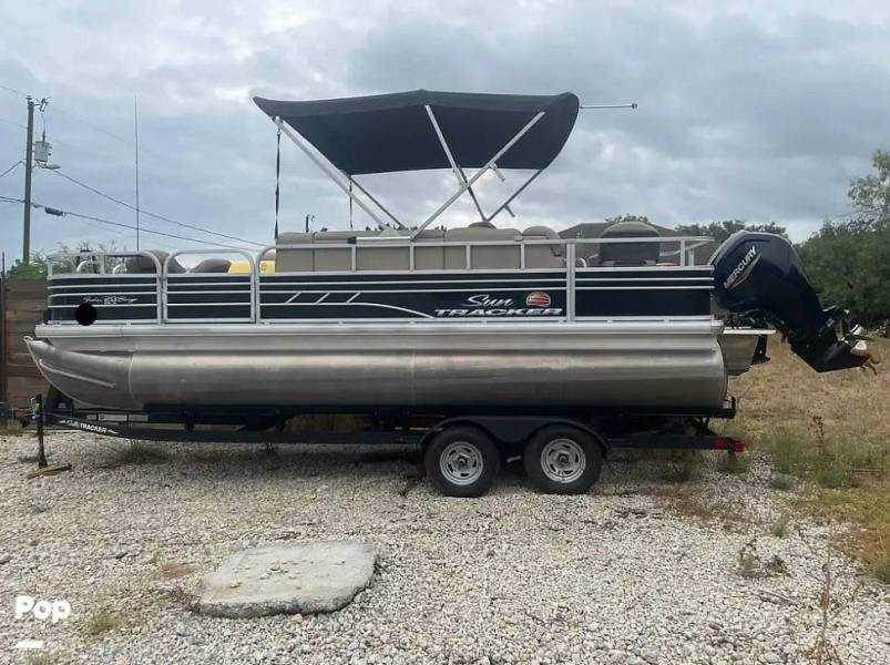 2023 Sun Tracker Fishin' Barge 20 DLX, $ 28,500.00