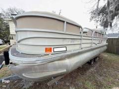2016 Sun Tracker 22 DLX Party Barge, $ 14,900.00