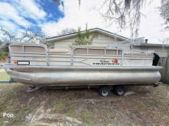 2016 Sun Tracker 22 DLX Party Barge, $ 14,900.00