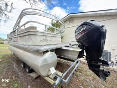 2016 Sun Tracker 22 DLX Party Barge, $ 14,900.00