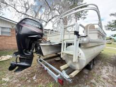 2016 Sun Tracker 22 DLX Party Barge, $ 14,900.00