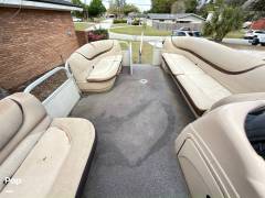 2016 Sun Tracker 22 DLX Party Barge, $ 14,900.00