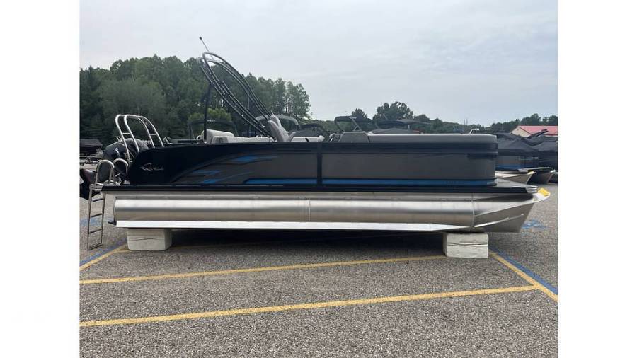 2023 Qwest M-CLASS 8524 RLS-RTZ, $ 49,999.00