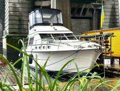 1985 Viking Princess 385, $ 62,500.00