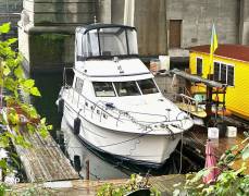 1985 Viking Princess 385, $ 62,500.00