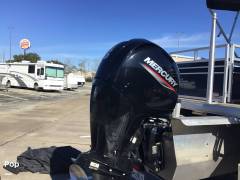 2022 Sun Tracker Party Barge 22 DLX, $ 45,000.00