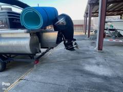 2022 Sun Tracker Party Barge 22 DLX, $ 45,000.00