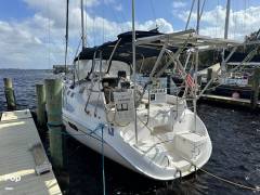 2002 Hunter 326 Cruiser, $ 39,900.00