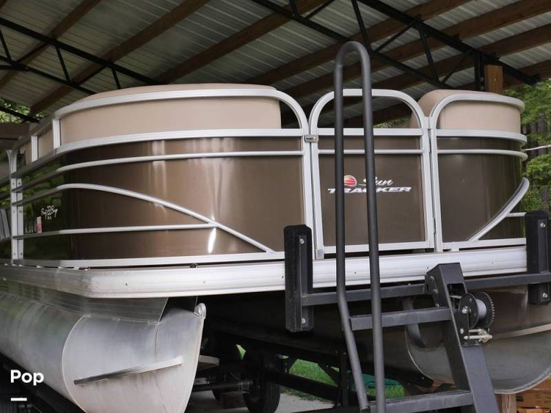 2020 Sun Tracker Party Barge 22 DLX, $ 33,500.00