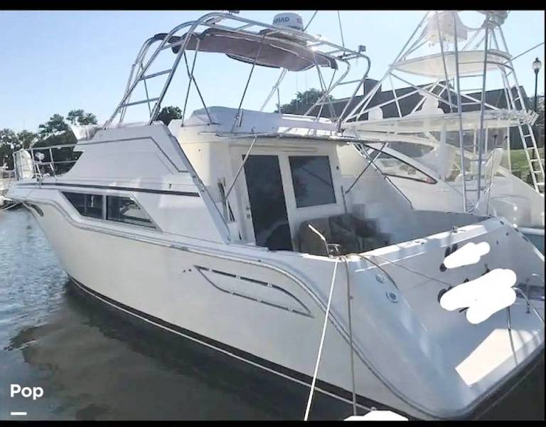 1988 Cruisers Yachts 4280 Express Bridge, $ 37,500.00