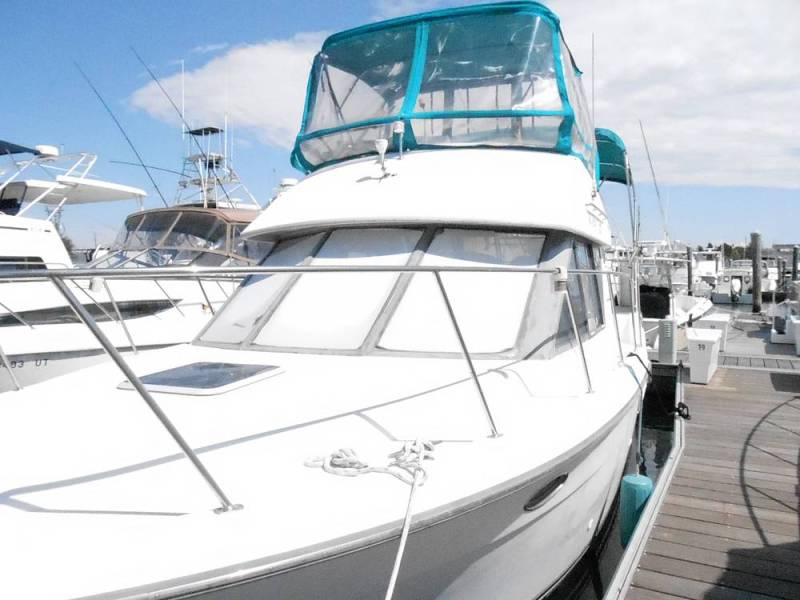 1995 Carver 325 Aft Cabin, $ 23,350.00