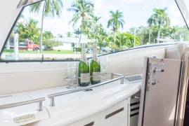 2005 Sea Ray 500 Sundancer, $ 260,000.00