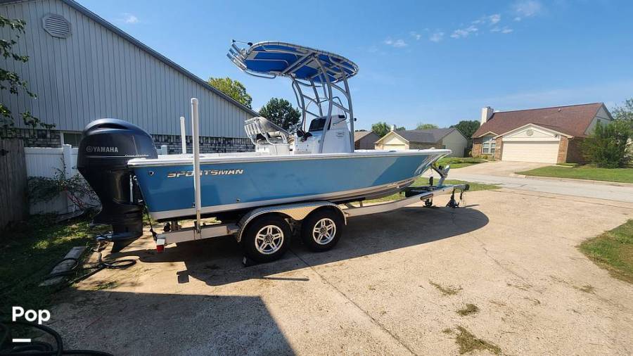 2021 Sportsman 227 Masters, $ 83,400.00