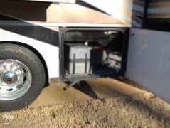 2012 Winnebago Tour 42QD, $ 175,000