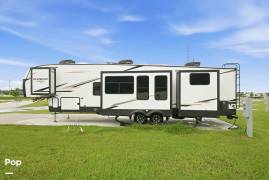 2023 Shasta Phoenix 367BH, $ 59,900