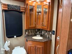 2018 Fleetwood Discovery 40G, $ 139,000