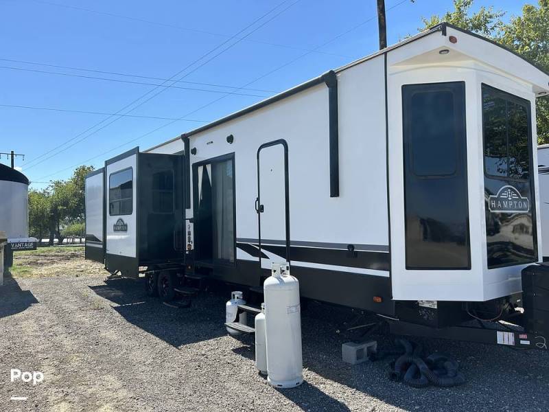 2022 CrossRoads Hampton 380RKS, $ 61,200