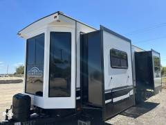 2022 CrossRoads Hampton 380RKS, $ 61,200