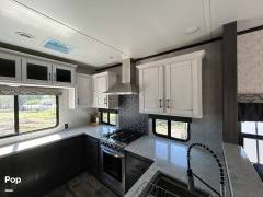 2022 CrossRoads Hampton 380RKS, $ 61,200