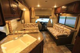 2017 Thor Motor Coach Freedom Elite 29FE, $ 49,000