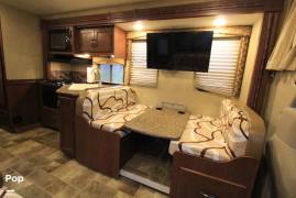 2017 Thor Motor Coach Freedom Elite 29FE, $ 49,000