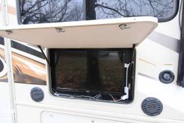 2017 Thor Motor Coach Freedom Elite 29FE, $ 49,000