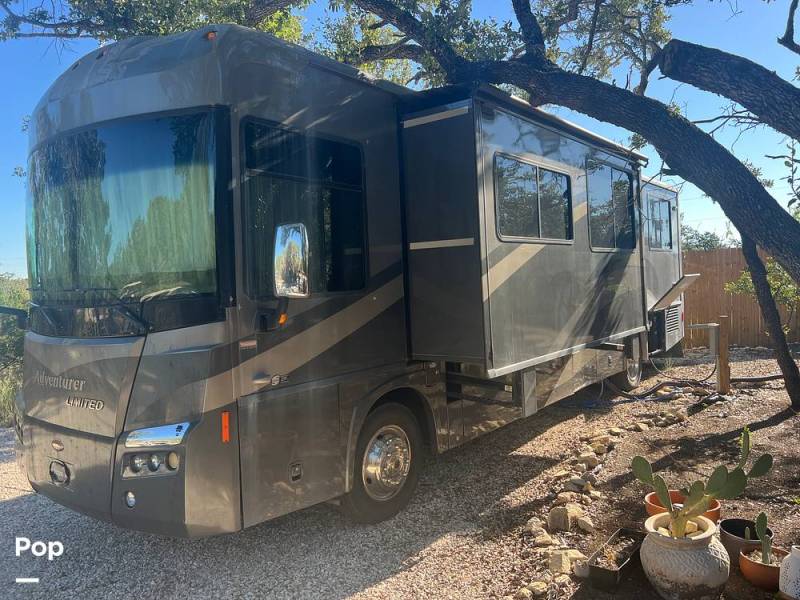 2008 Winnebago Adventurer Limited 37GL, $ 30,000