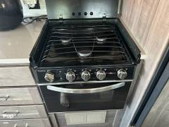 2022 Winnebago Vista 32M, $ 149,000