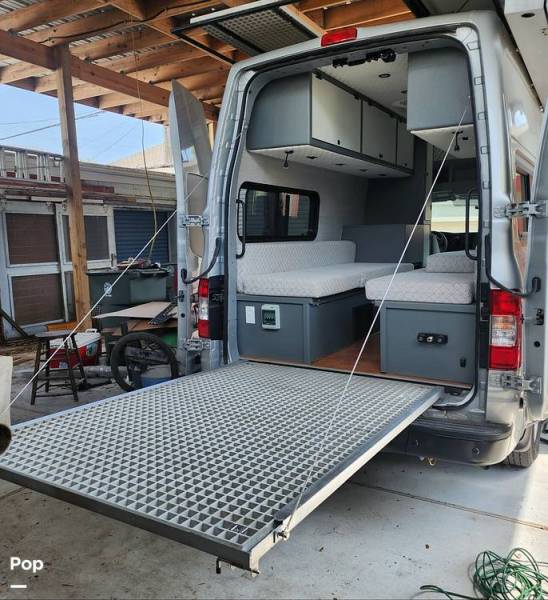 2021 Nissan 4X4 NV 3500 HR SV V8, $ 99,900