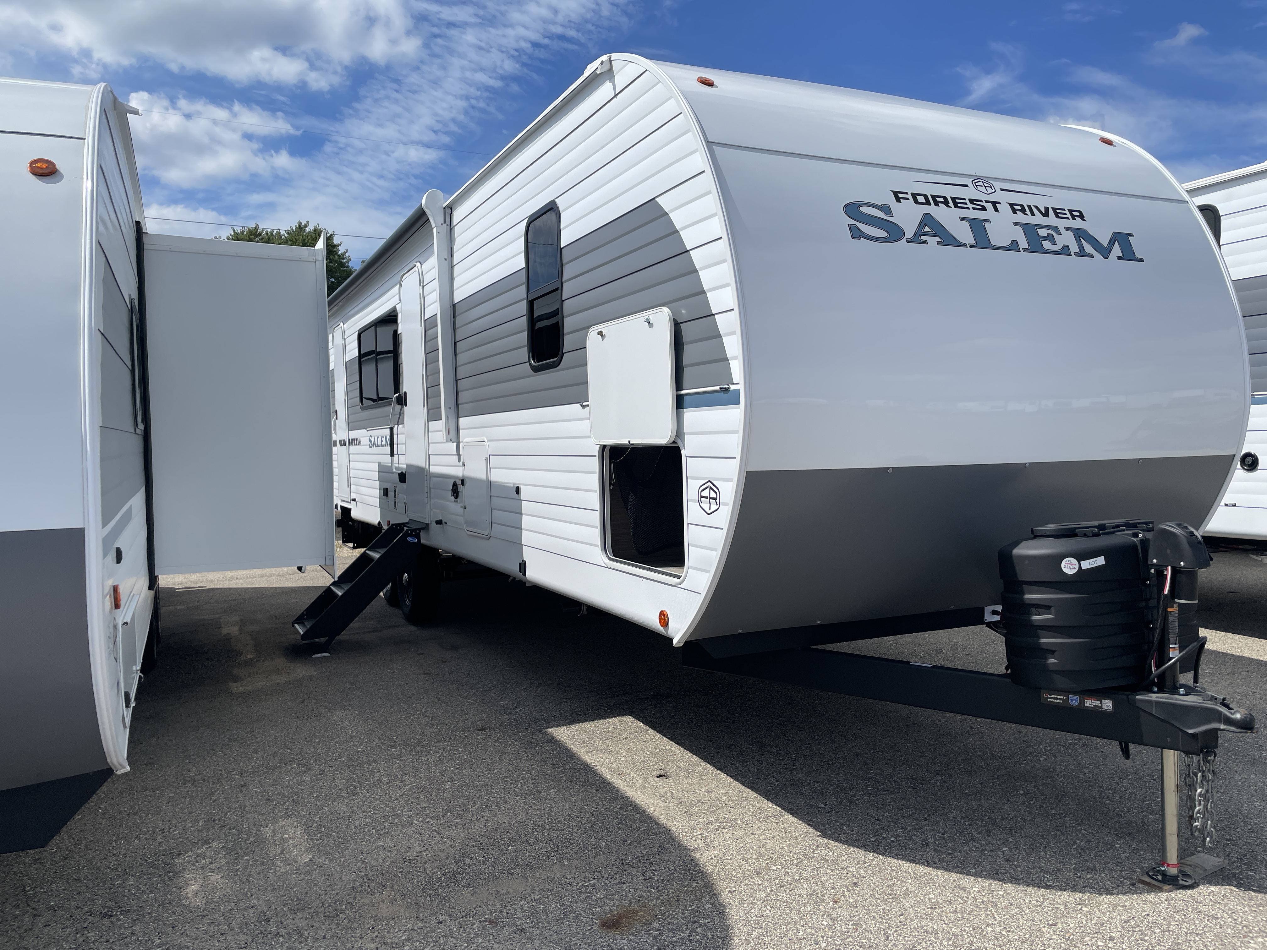 2027 Forest River Salem 26DBHD, $ 27,999