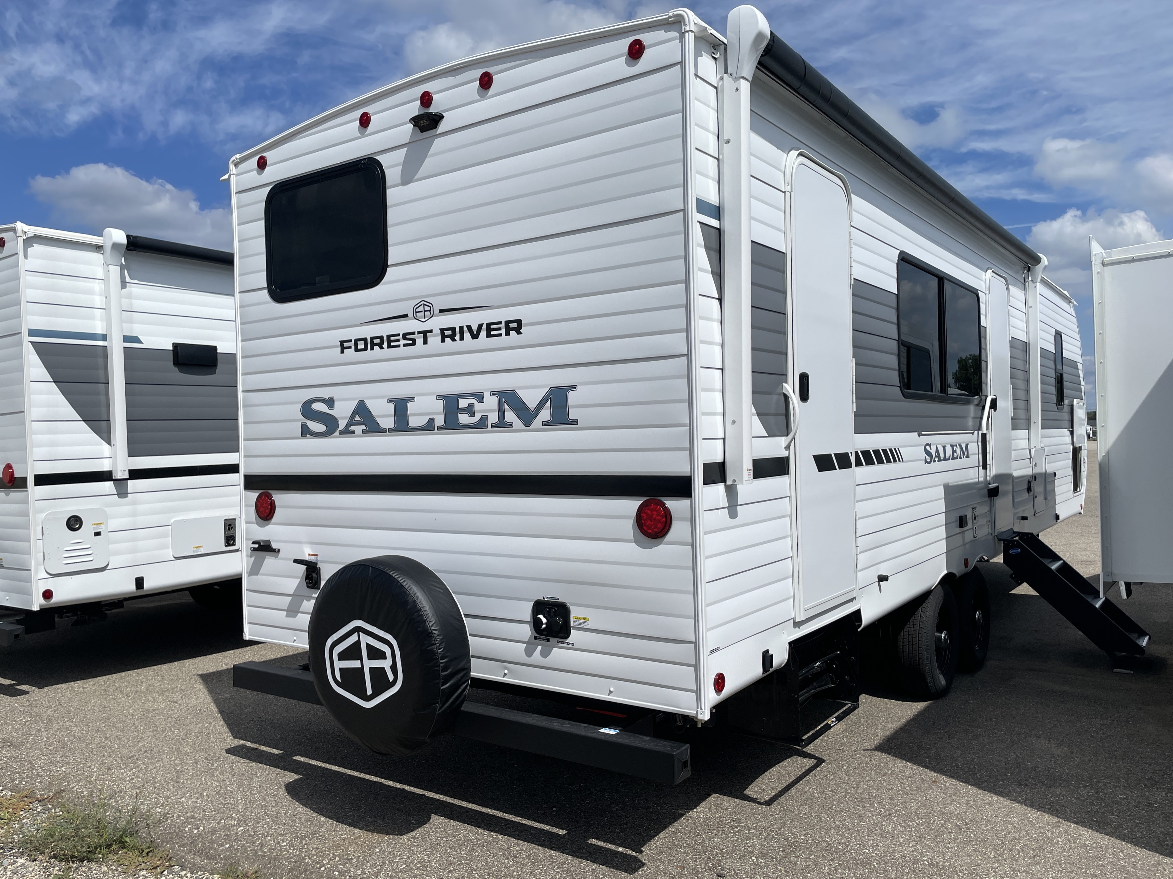2027 Forest River Salem 26DBHD, $ 27,999