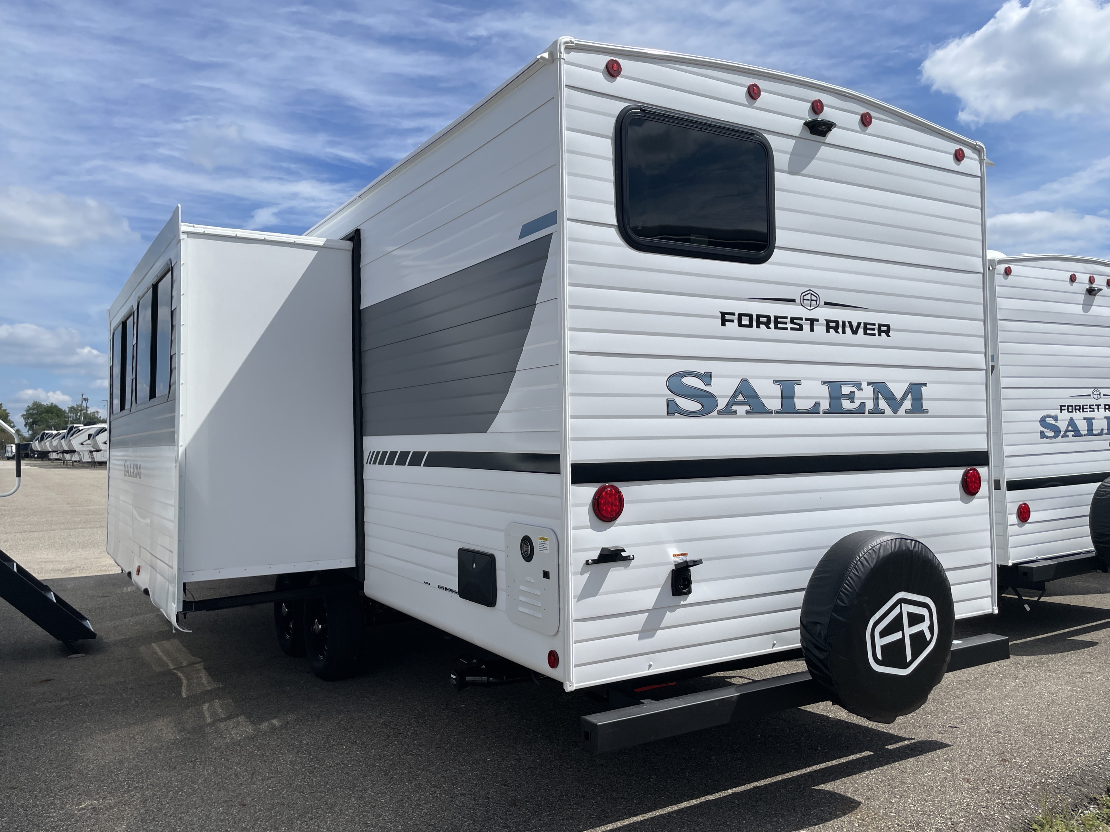 2027 Forest River Salem 26DBHD, $ 27,999