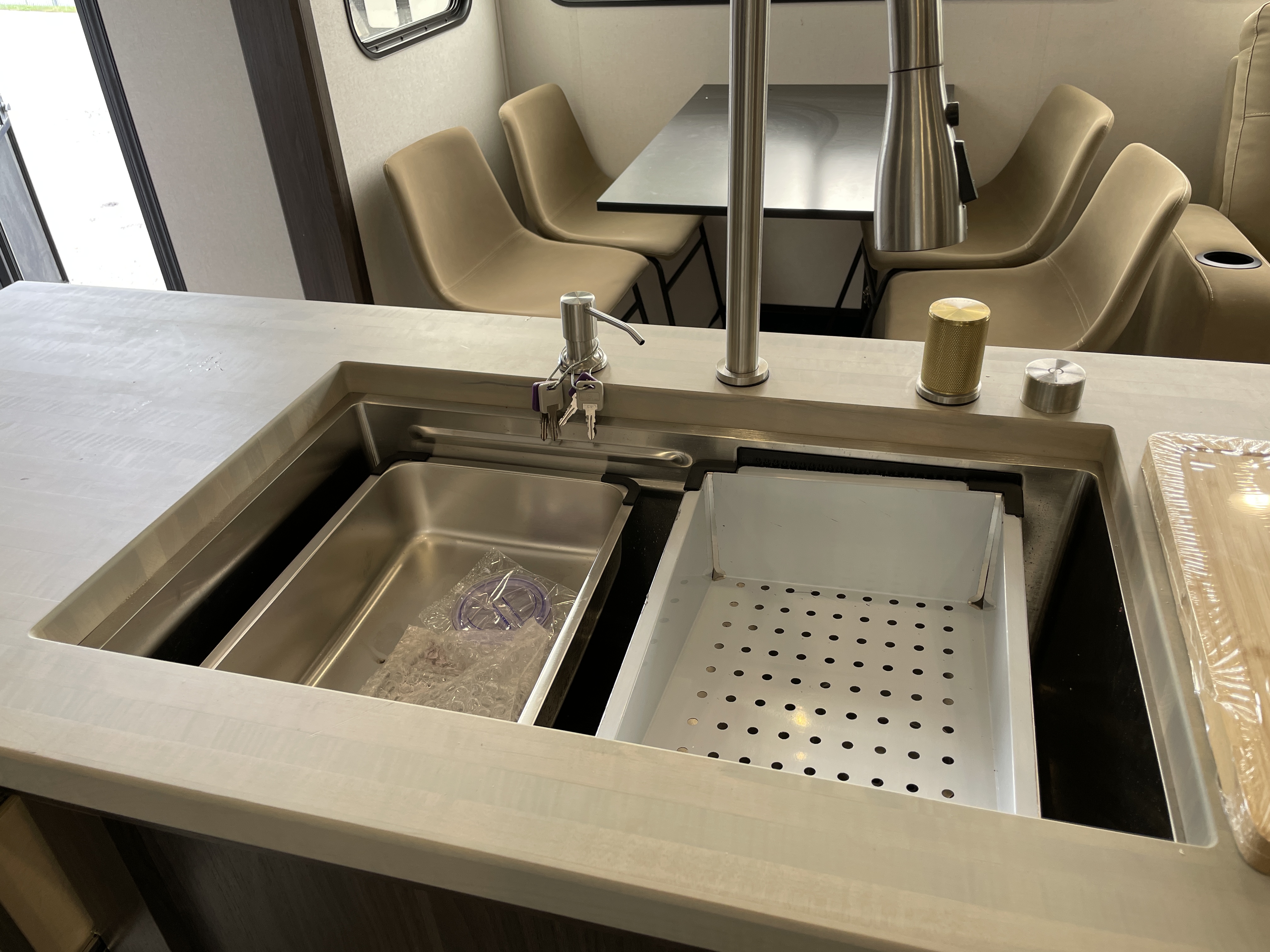 2027 Forest River Cherokee Arctic Wolf 37LOFT, $ 73,999