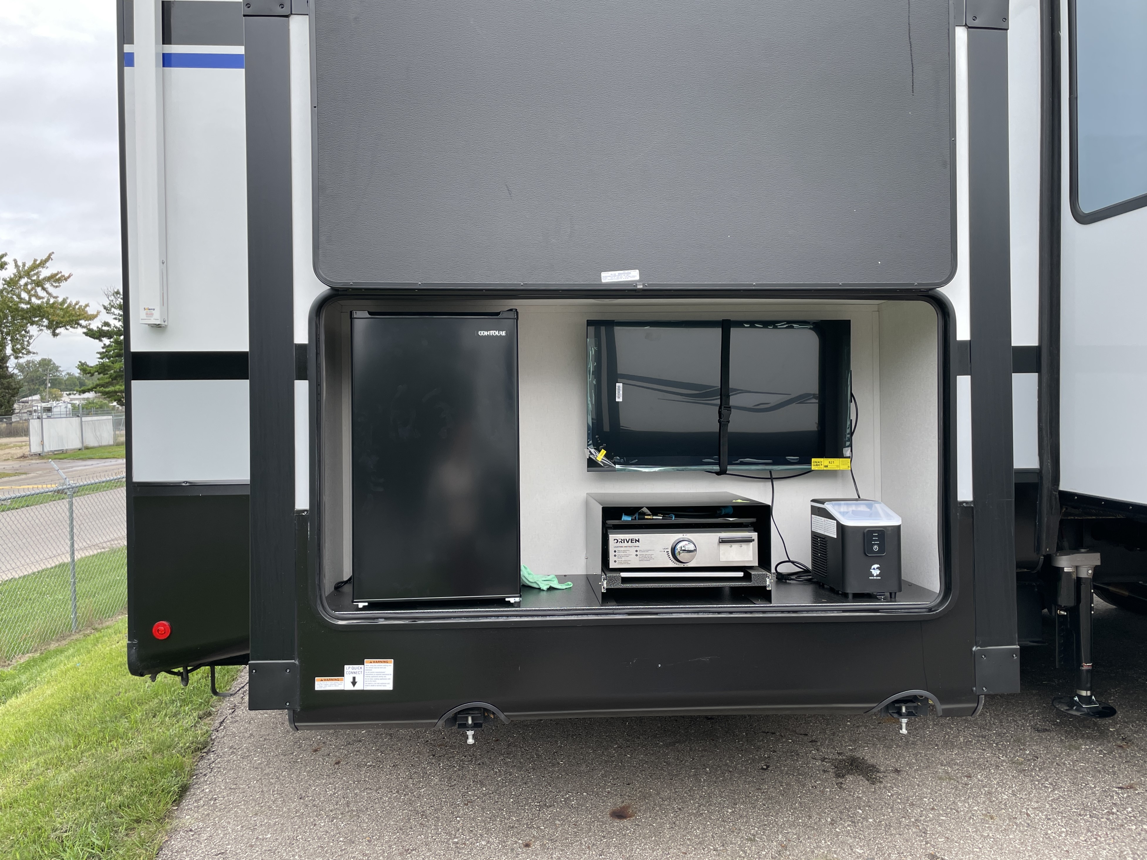 2027 Forest River Cherokee Arctic Wolf 37LOFT, $ 73,999