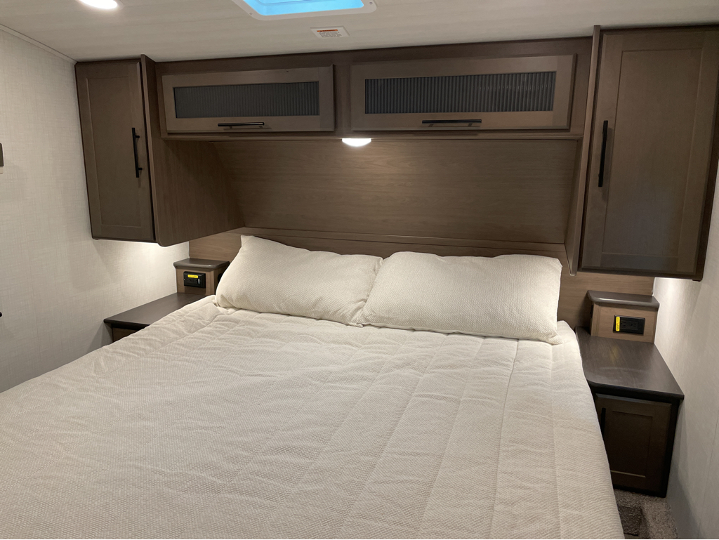 2026 Keystone Cougar Half-Ton (Fifth Wheel) 23MLE, $ 45,990