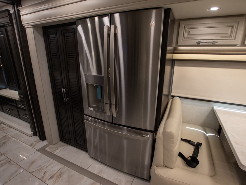 2026 Entegra Coach Anthem 44V, $ 549,999