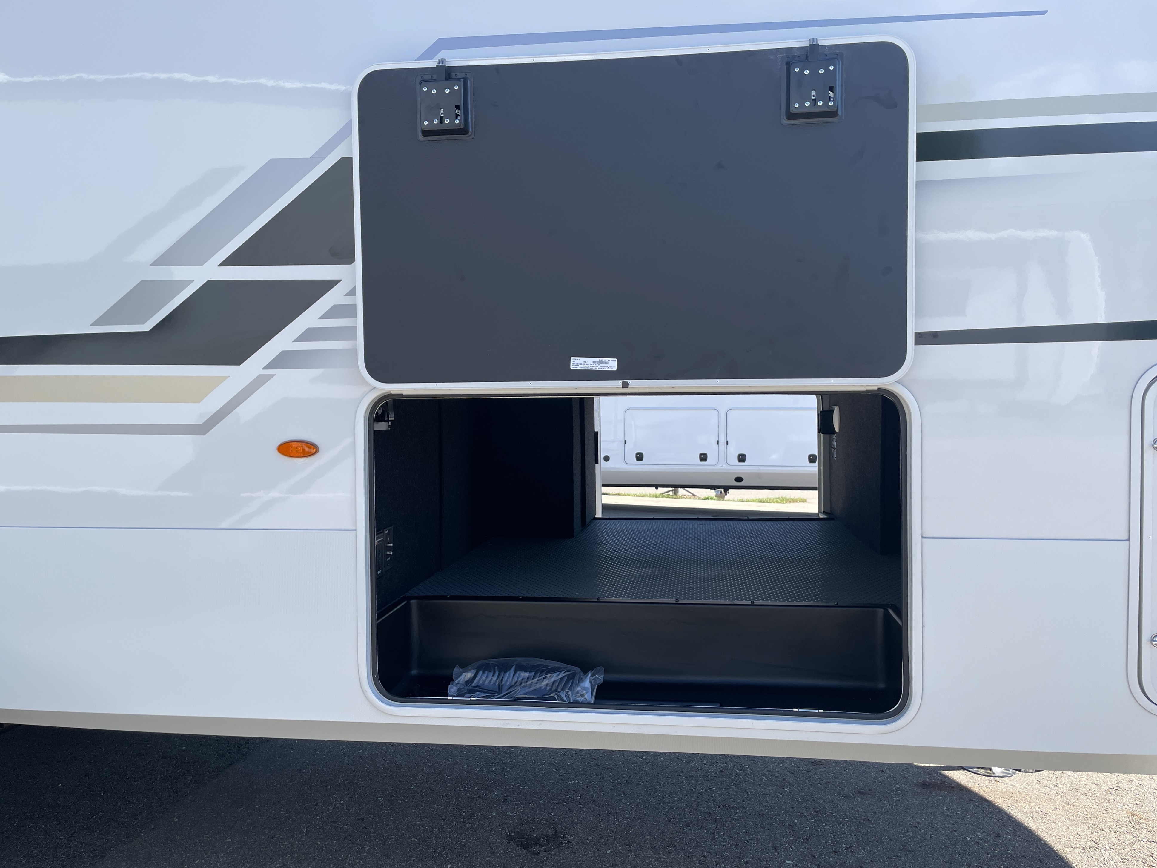 2027 Keystone Cougar 260MLE, $ 64,999