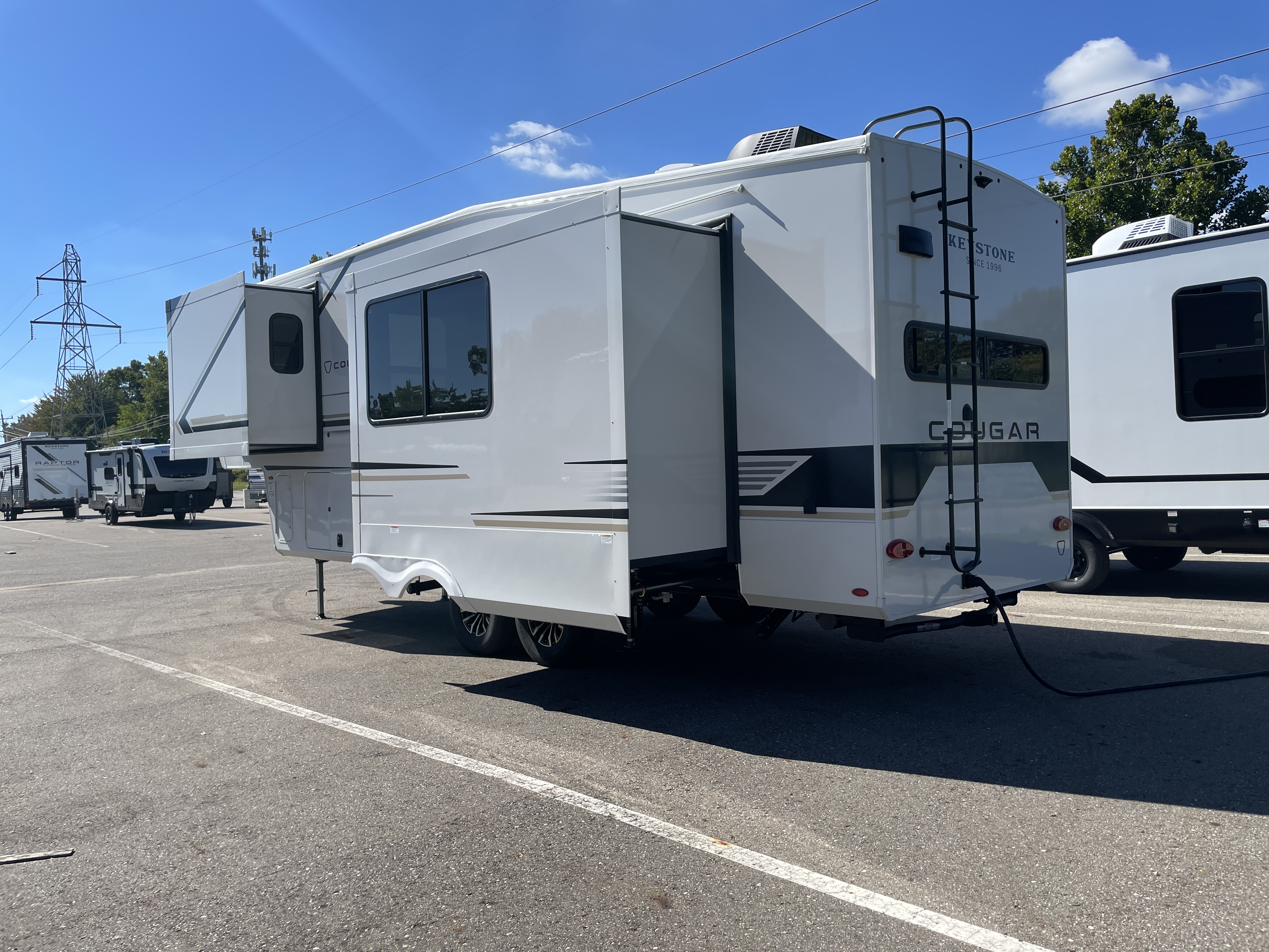 2027 Keystone Cougar 260MLE, $ 64,999