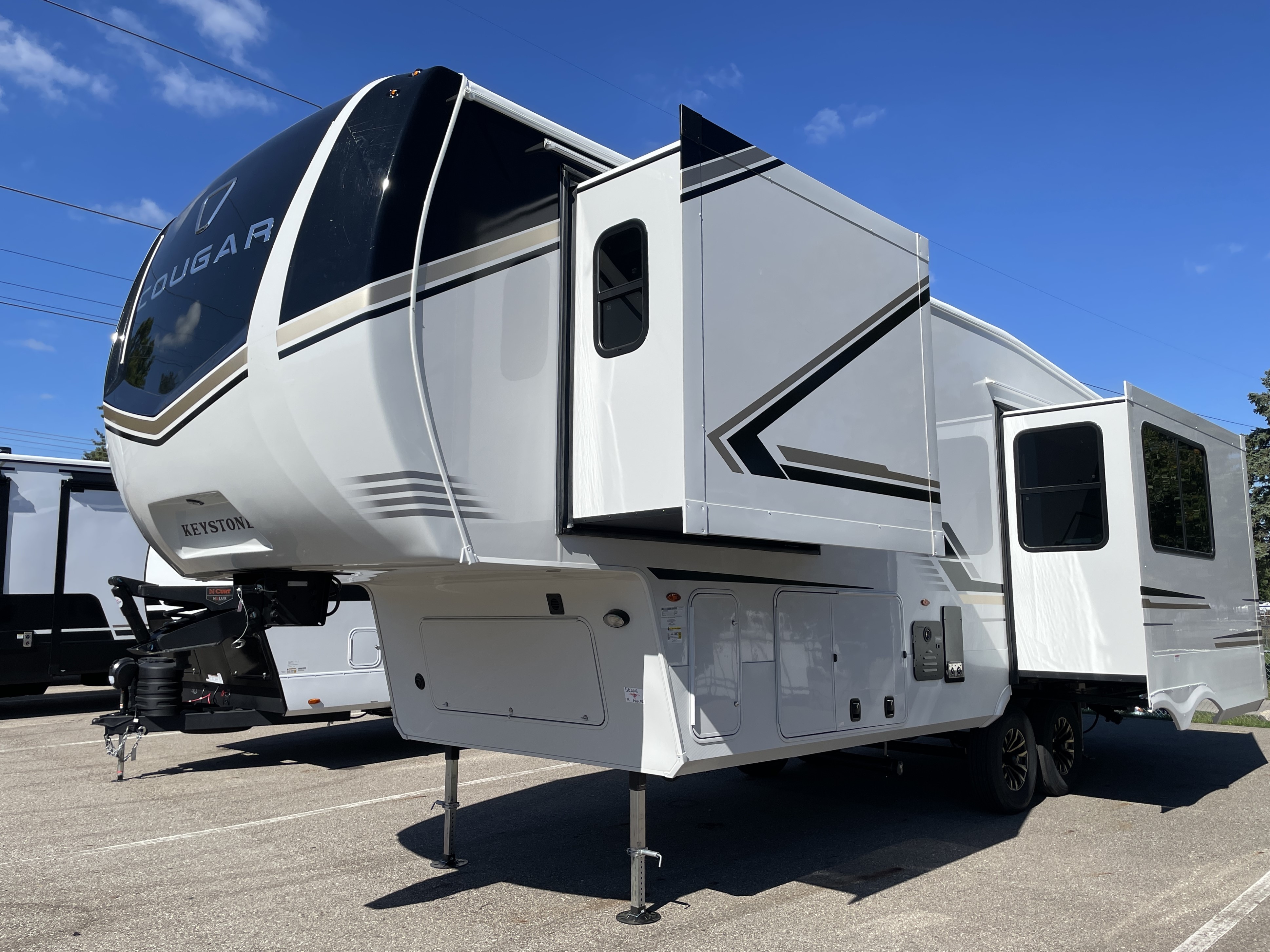 2027 Keystone Cougar 260MLE, $ 64,999